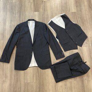 SuitSupply La Spalla 3-Piece Wool Pinstripe Suit – 42R / EU 52 – Side Adjusters